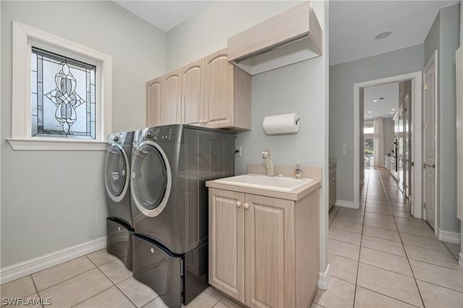 Electrolux pedestal washer and dryer | Image 21