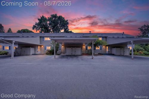 757 Kirts Blvd, Troy, MI, 48084-4844 | Card Image
