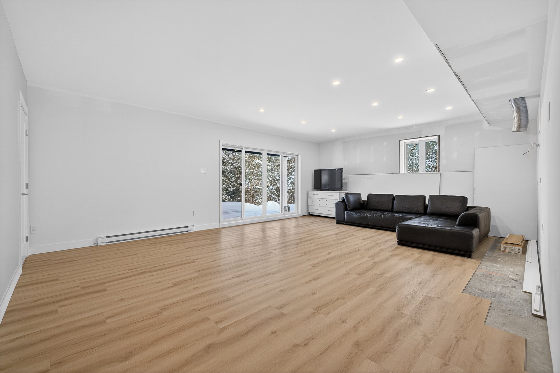 Residential in Cantley 3