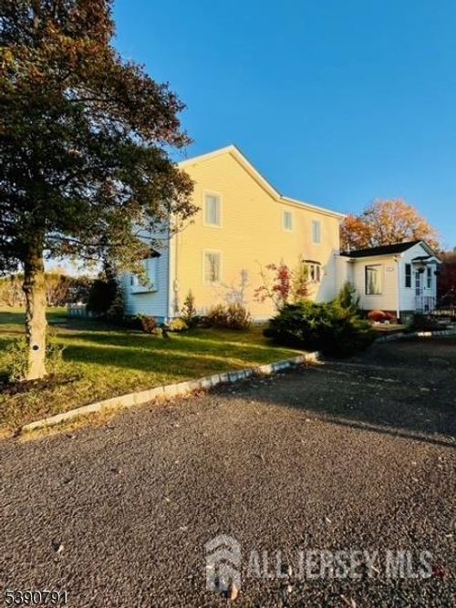 5 Wyckoff Mills Applegarth Rd, Monroe, NJ, 08831-5907 | Card Image