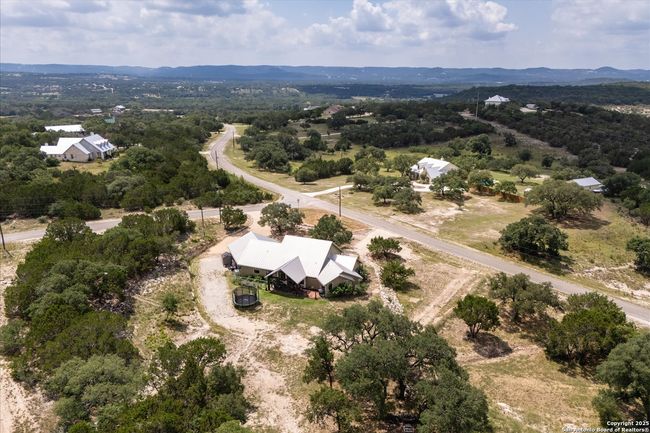 122 Twisting Oak Ct, House other with 4 bedrooms, 3 bathrooms and null parking in Pipe Creek TX | Image 51