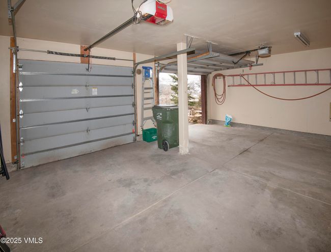 Garage | Image 38