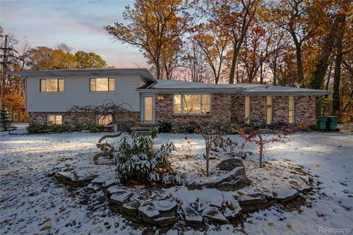 13295 Cogswell St, Romulus, MI, 48174-1006 | Card Image