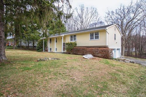 322 Lakeview St, Mahopac, NY, 10541-3333 | Card Image