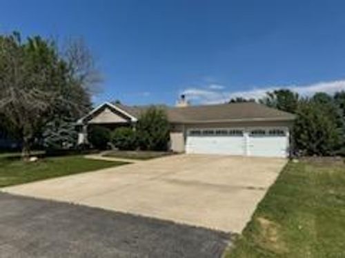 122 Windward Ln, Rochelle, IL, 61068-9057 | Card Image