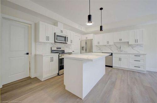 1-17 Peter St, Kitchener, ON, N2G3J5 | Card Image