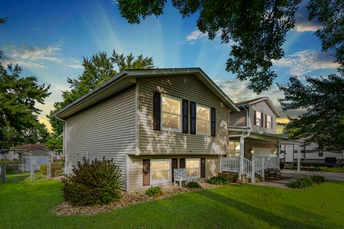 860 Juniper Dr, Waterloo, IA, 50702-4631 | Card Image