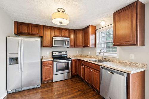 272-272 Winding Pond Rd, Londonderry, NH, 03053-3379 | Card Image