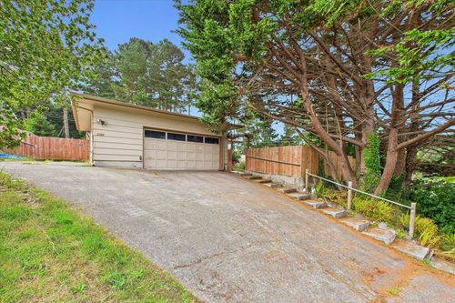 2284 Parkwood Blvd, Eureka, CA, 95503-7430 | Card Image