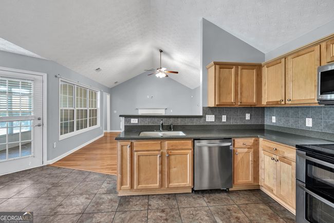 687 Majesty Xing, House other with 3 bedrooms, 2 bathrooms and 2 parking in Winder GA | Image 11