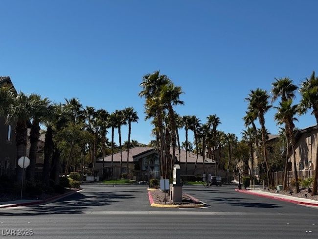 1010 - 8985 S Durango Dr, Condo with 3 bedrooms, 2 bathrooms and null parking in Las Vegas NV | Image 6