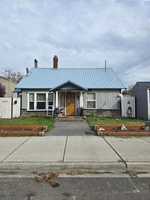 235 S Main St, Washtucna, WA, 99371 | Card Image