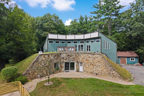 101 Black Brook Road, Goffstown, NH, 03045 | Card Image