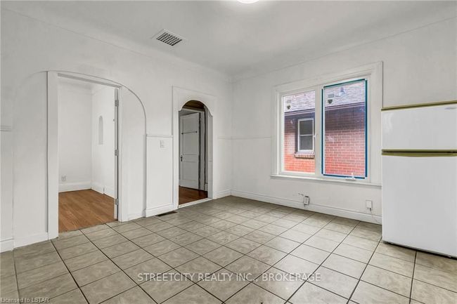 1196 Janette Ave, House other with 6 bedrooms, 3 bathrooms and 2 parking in Windsor ON | Image 7