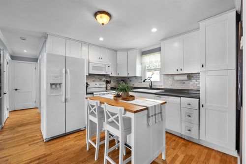 278 Exchange Ave, Manchester, NH, 03104-1439 | Card Image