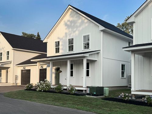 33-33 Magnolia Lane, Gardiner, ME, 04345 | Card Image
