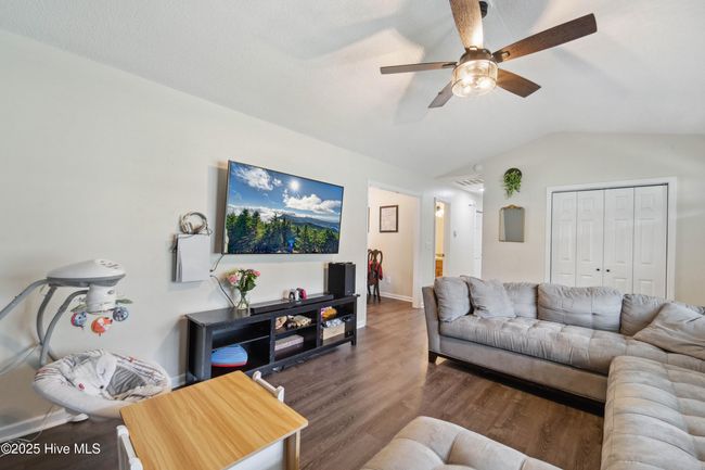 109 King St, House other with 3 bedrooms, 2 bathrooms and 1 parking in Jacksonville NC | Image 13