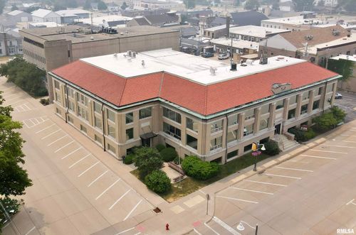 304-509 9th St, De Witt, IA, 52742-1333 | Card Image