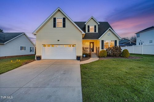 102 Wyntuck Ln, Johnson City, TN, 37615-4983 | Card Image