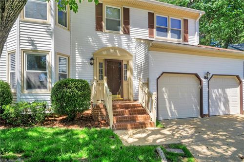 807 Marquette Ct, Newport News, VA, 23602-9601 | Card Image