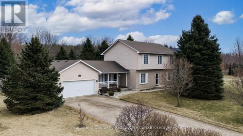 30 Carriage Lane, Bayfield, ON, N0M1G0 | Card Image