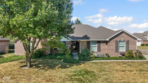 678 Harvest Ridge Dr, Avon, IN, 46123-8865 | Card Image