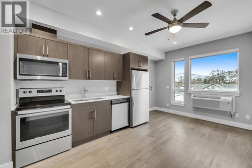 302-925 Leon Ave, Kelowna, BC, V1Y0E5 | Card Image