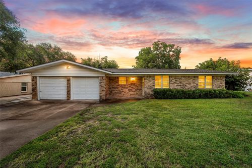 111 E Dawn Dr, Robinson, TX, 76706-4801 | Card Image