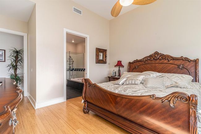 PRIMARY BEDROOM | Image 12