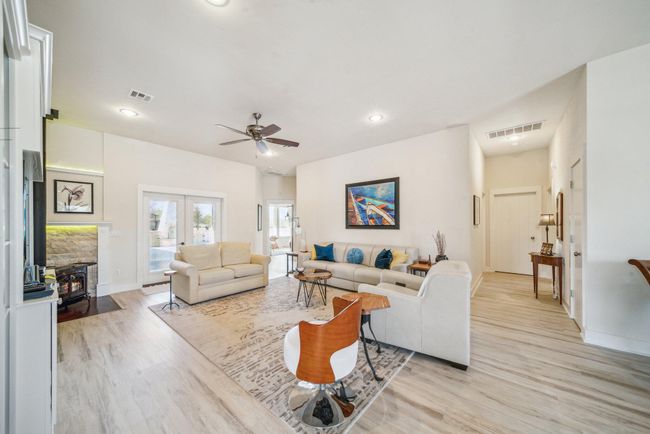 Living Area 2 | Image 6