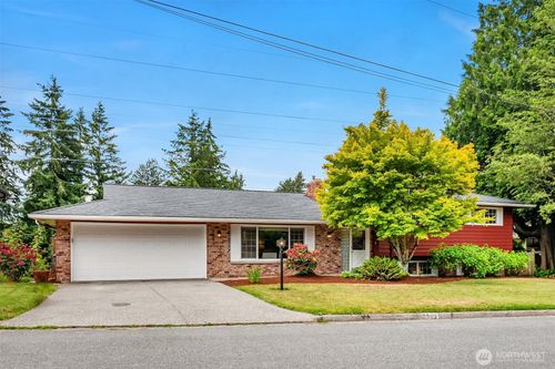 6045 129th Ave Se, Bellevue, WA, 98006-4039 | Card Image