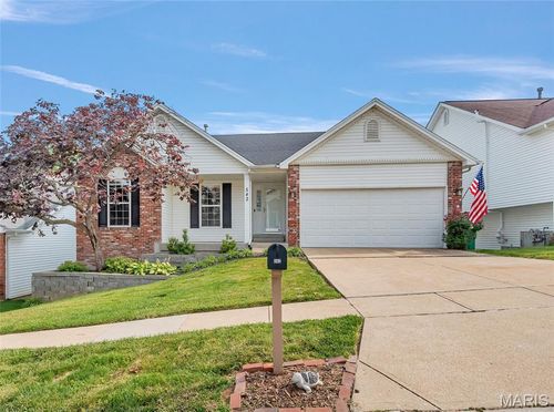542 Winter Garden Dr, Fenton, MO, 63026-6573 | Card Image
