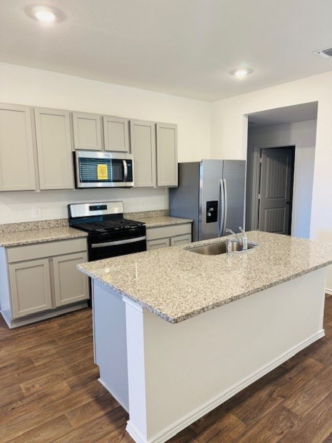 409 Sandringham Loop, House other with 3 bedrooms, 2 bathrooms and 2 parking in Uhland TX | Image 10