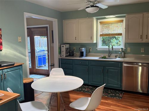 40 Simmons Ln, Beacon, NY, 12508-4031 | Card Image