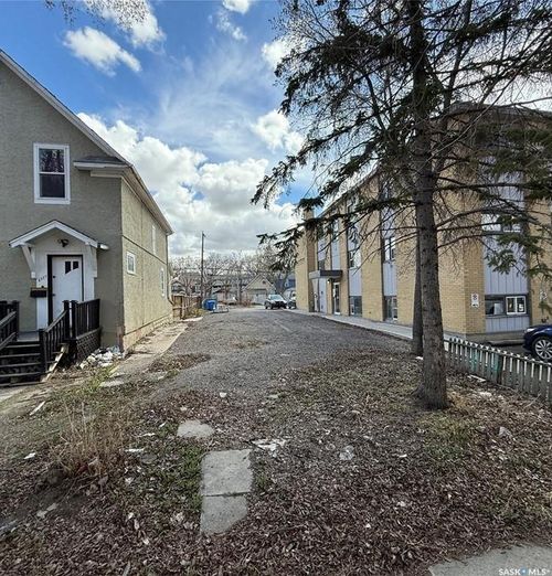 2113 Osler St, Regina, SK, S4P1W7 | Card Image
