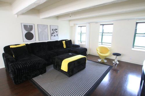 516-270 E Highland Avenue, MILWAUKEE, WI, 53202 | Card Image