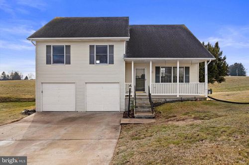 2973 Village Square Dr, DOVER, PA, 17315-4576 | Card Image