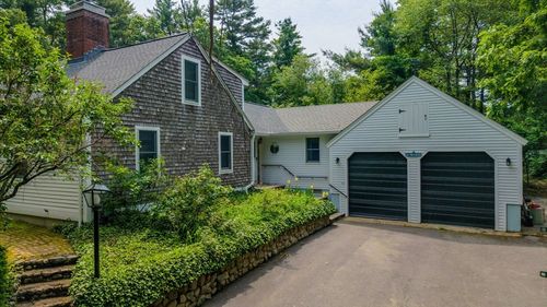 86 Plymouth St, Carver, MA, 02330-1036 | Card Image