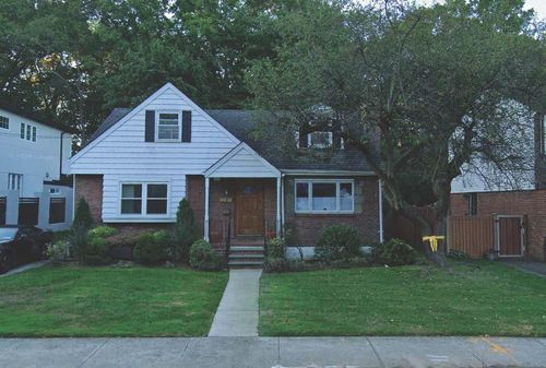 220 77th Ave, Oakland Gardens, NY, 11364-3017 | Card Image