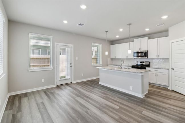587 Avisa Dr, House other with 3 bedrooms, 3 bathrooms and 2 parking in Kemah TX | Image 8