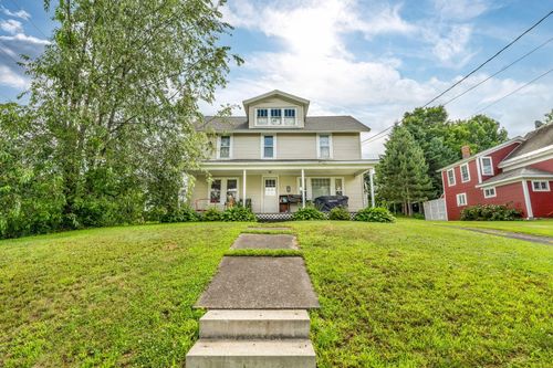 131 Pleasant Street, Dexter, ME, 04930 | Card Image