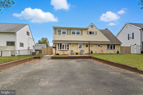 9 Newberry Ln, LEVITTOWN, PA, 19054-3813 | Card Image