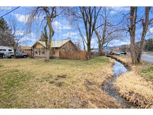 102 Lake Ave, La Grande, OR, 97850-1838 | Card Image