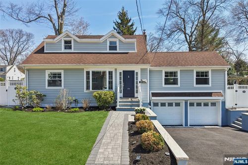 303 Walnut St, Twp Washingtn, NJ, 07676-5008 | Card Image