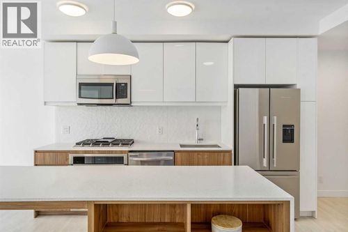 327 9a St Nw, Calgary, AB, T2N1T7 | Card Image