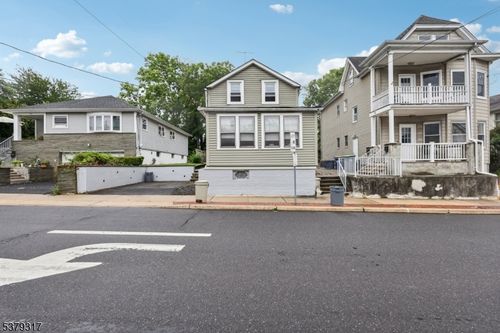 105 W Somerset St, Raritan, NJ, 08869-1717 | Card Image