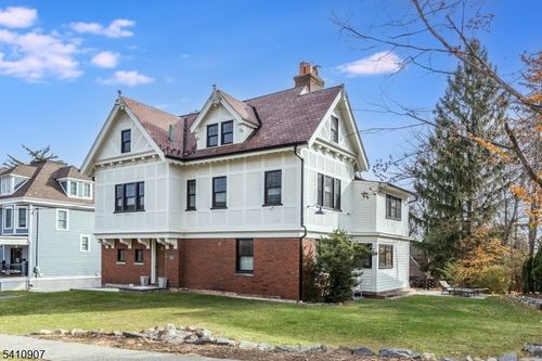 apt-1-11 Upper Mountain Ave, Montclair, NJ, 07042-1862 | Card Image