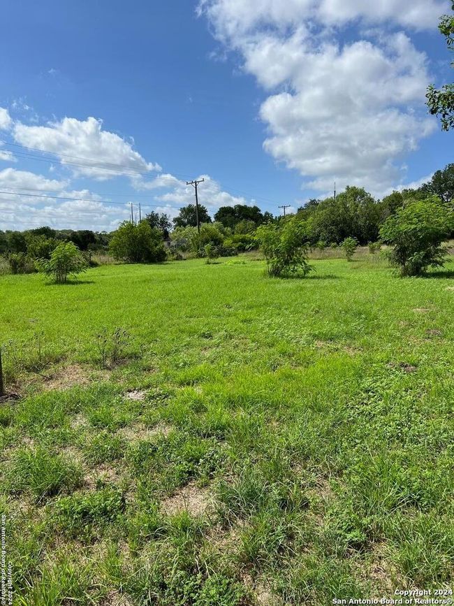 548 Houston St E, House other with 3 bedrooms, 1 bathrooms and null parking in Kenedy TX | Image 4