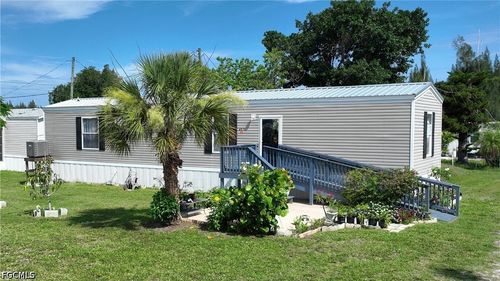 4976 Curlew Dr, SAINT JAMES CITY, FL, 33956-2825 | Card Image