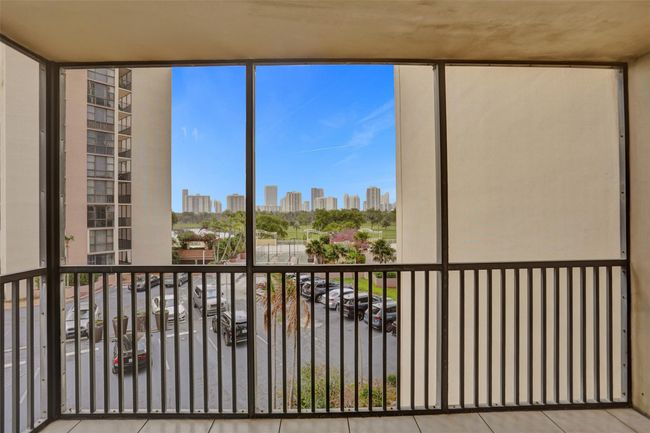 523 - 20301 W Country Club Dr, Condo with 2 bedrooms, 2 bathrooms and null parking in Aventura FL | Image 14